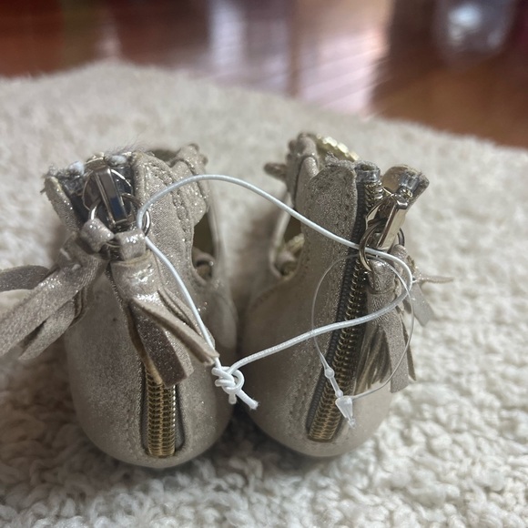 GIRLS MADDEN GIRL SHOES NWT SIZE 13 METALLIC GOLD - Picture 6 of 9